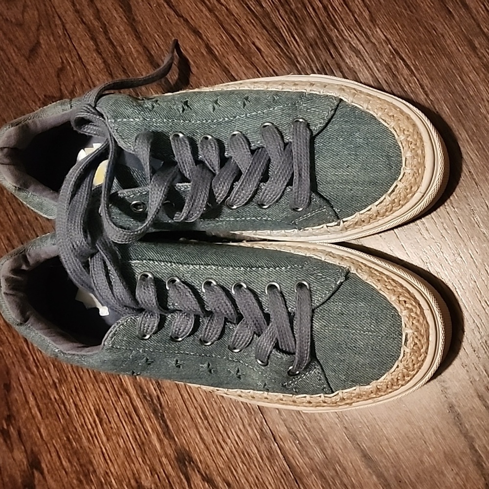 Womens Guess Denim Star Size 8 Lace Up Shoes. Never worn - Picture 2 of 10